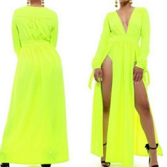 Dresses & Skirts - 🎉HOST PICK 🎉High Split V Neck Bodysuit Maxi Dr